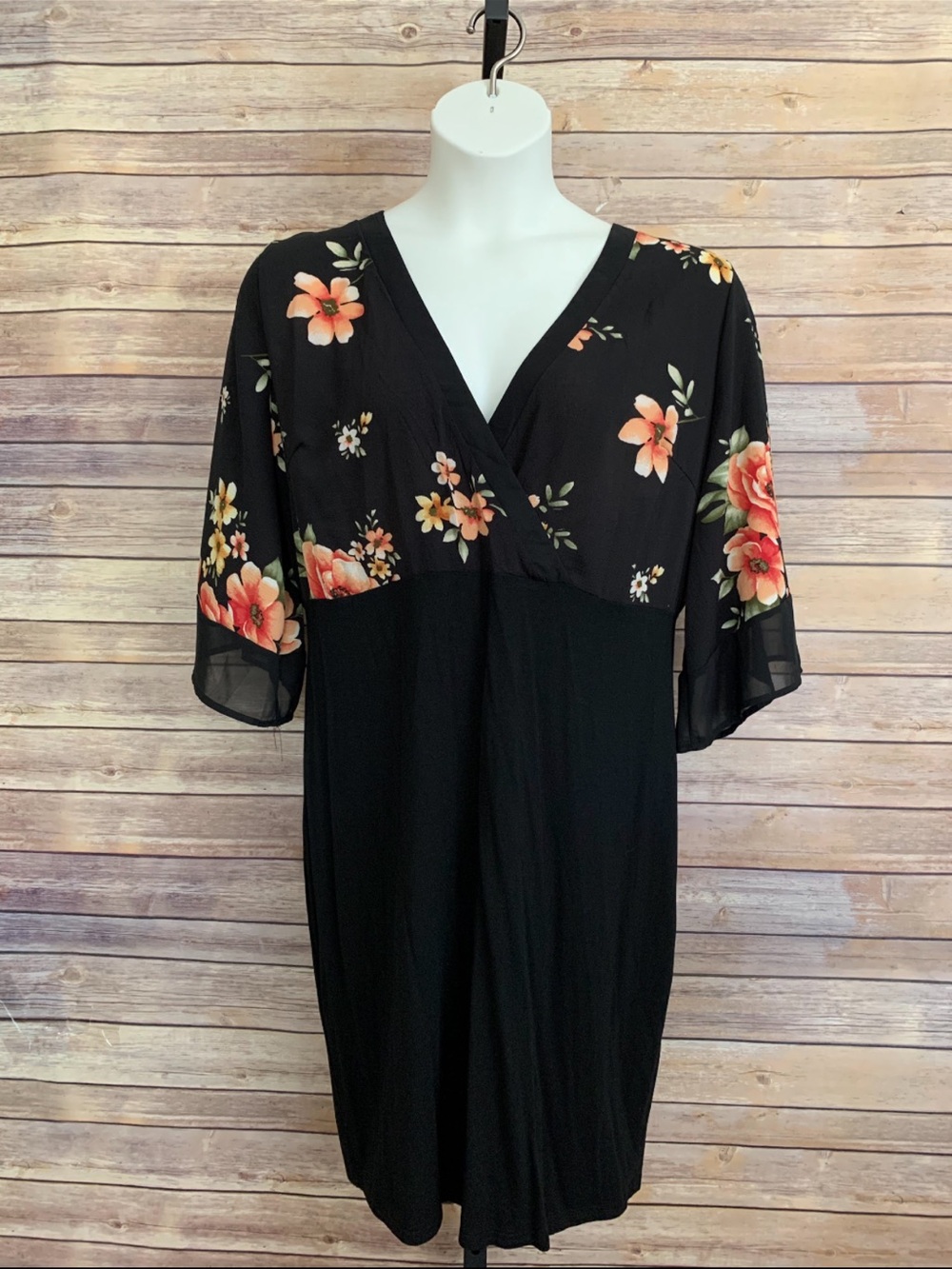 Rose gal Floral V-Neck Women's Dress
Size 2X